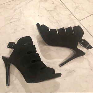 ✨ Gianni Bini Up the Front Sandals ✨